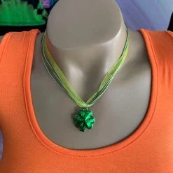 Hurly-Burly (j) Green Shamrock Necklace