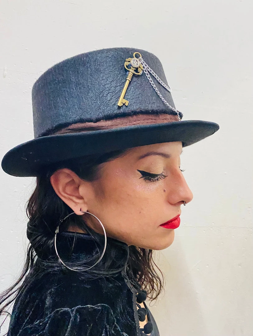 Craft Key And Silver Chains Steampunk Top Hat (NN) 5 Craft Key And Silver Chains Steampunk Top Hat (NN)