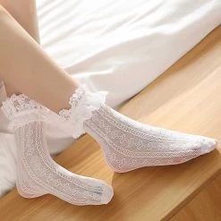 AnneCart White Frill Ankle Socks