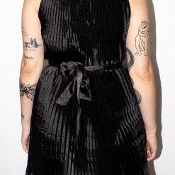 Hurly-Burly (D) Dresses Gatsby Black High-Neck Pleated Dress