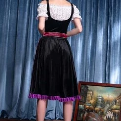 Malltop Kim Kardashian's Oktoberfest Dress Celebrations